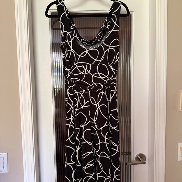 *LIKE NEW* b&w graphic print dress M - Picture 5 of 7
